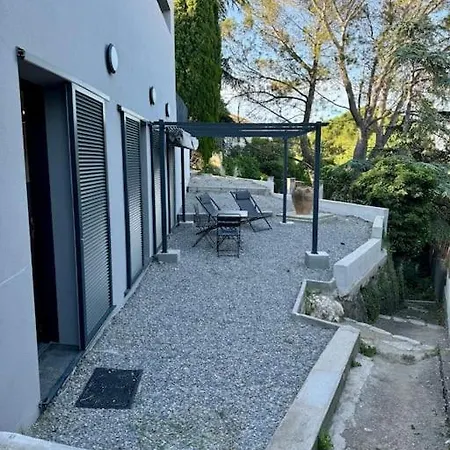 Superbe T2 Centre Avec Jardin Et Parking